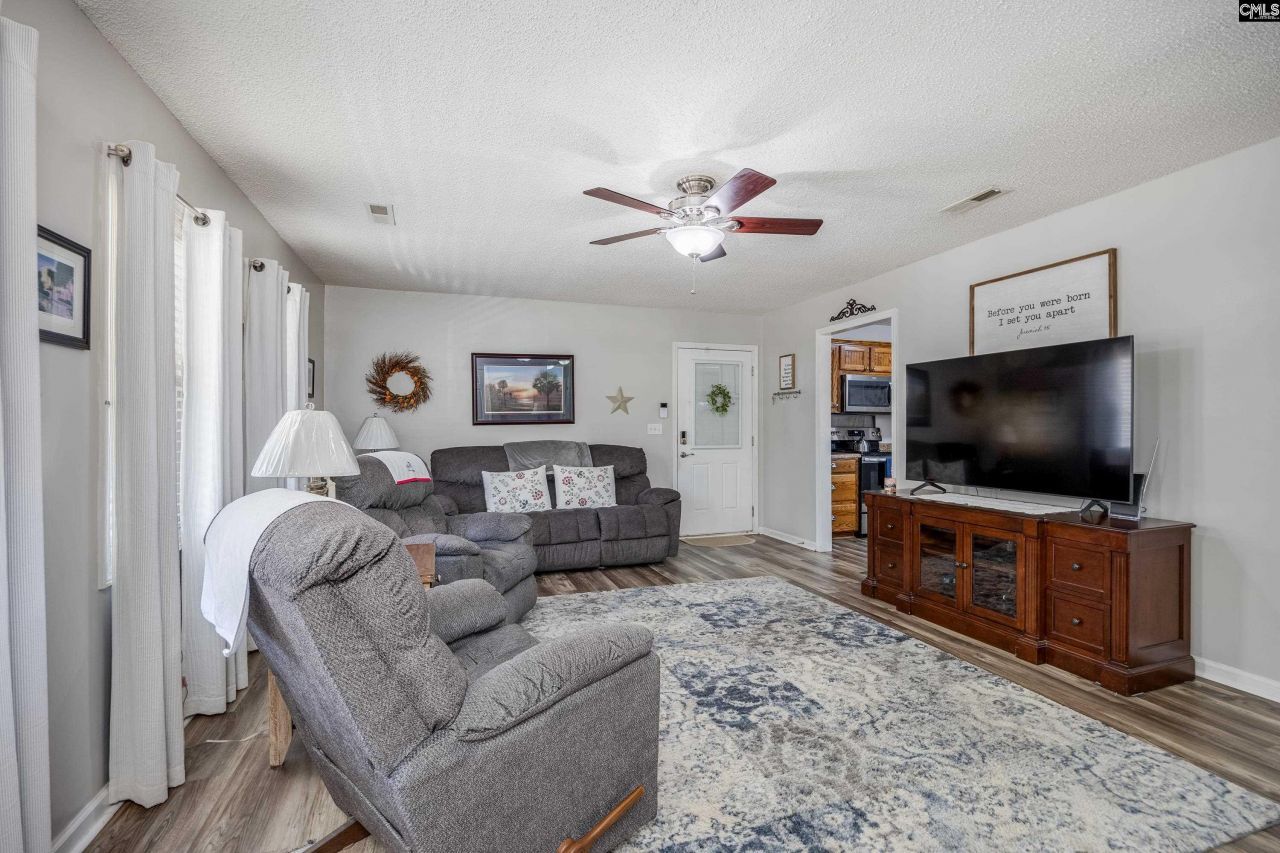 560 Eskie Dixon Road  Photo 9