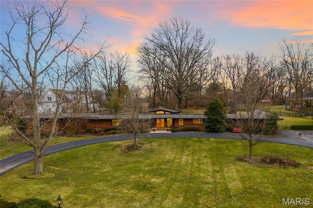 10 Country Estates Place, Frontenac, MO 63131 Main Photo