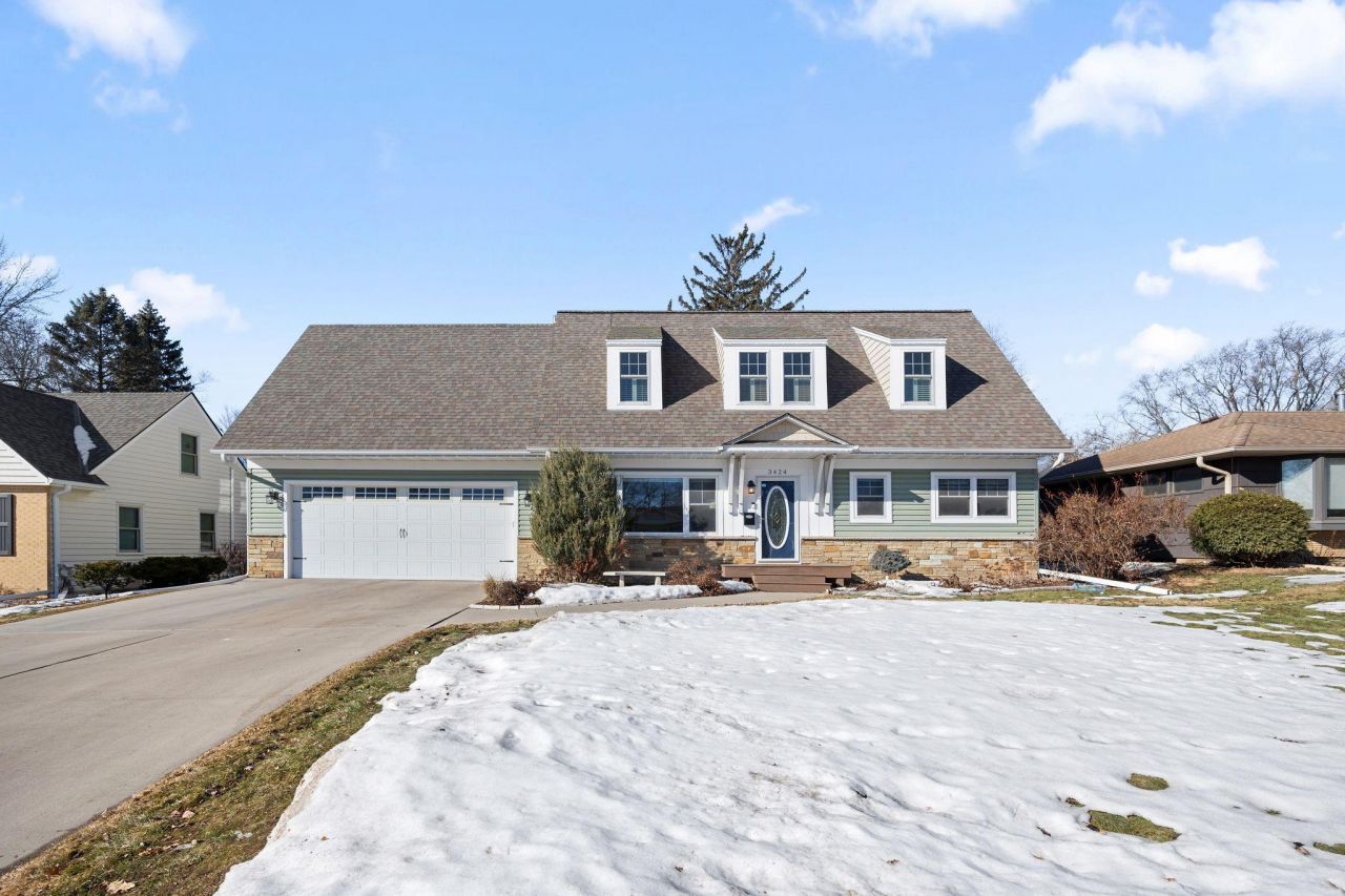 3424 Roosevelt Street Ne, Saint Anthony, MN 55418 Main Photo