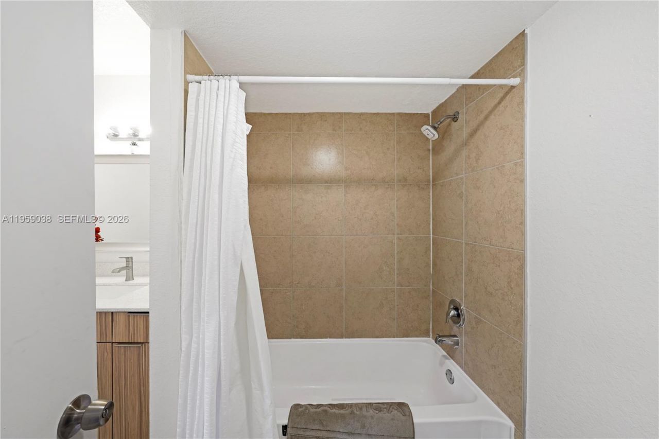 437 Vista Isles Dr , Unit 2217, Sunrise, FL 33325 Photo