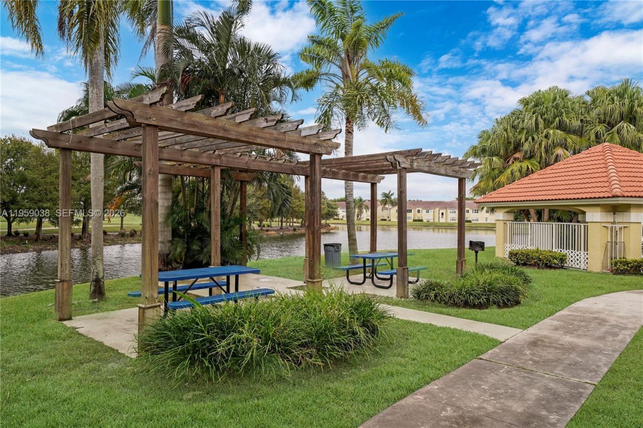 437 Vista Isles Dr , Unit 2217, Sunrise, FL 33325 Photo