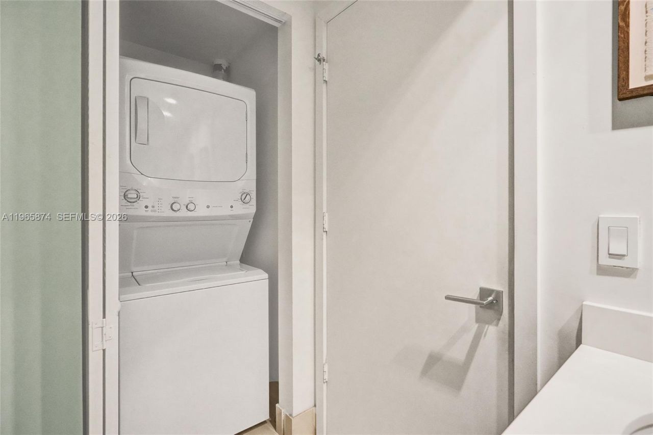121 NE 34th St, Unit 2205, Miami, FL 33137 Photo
