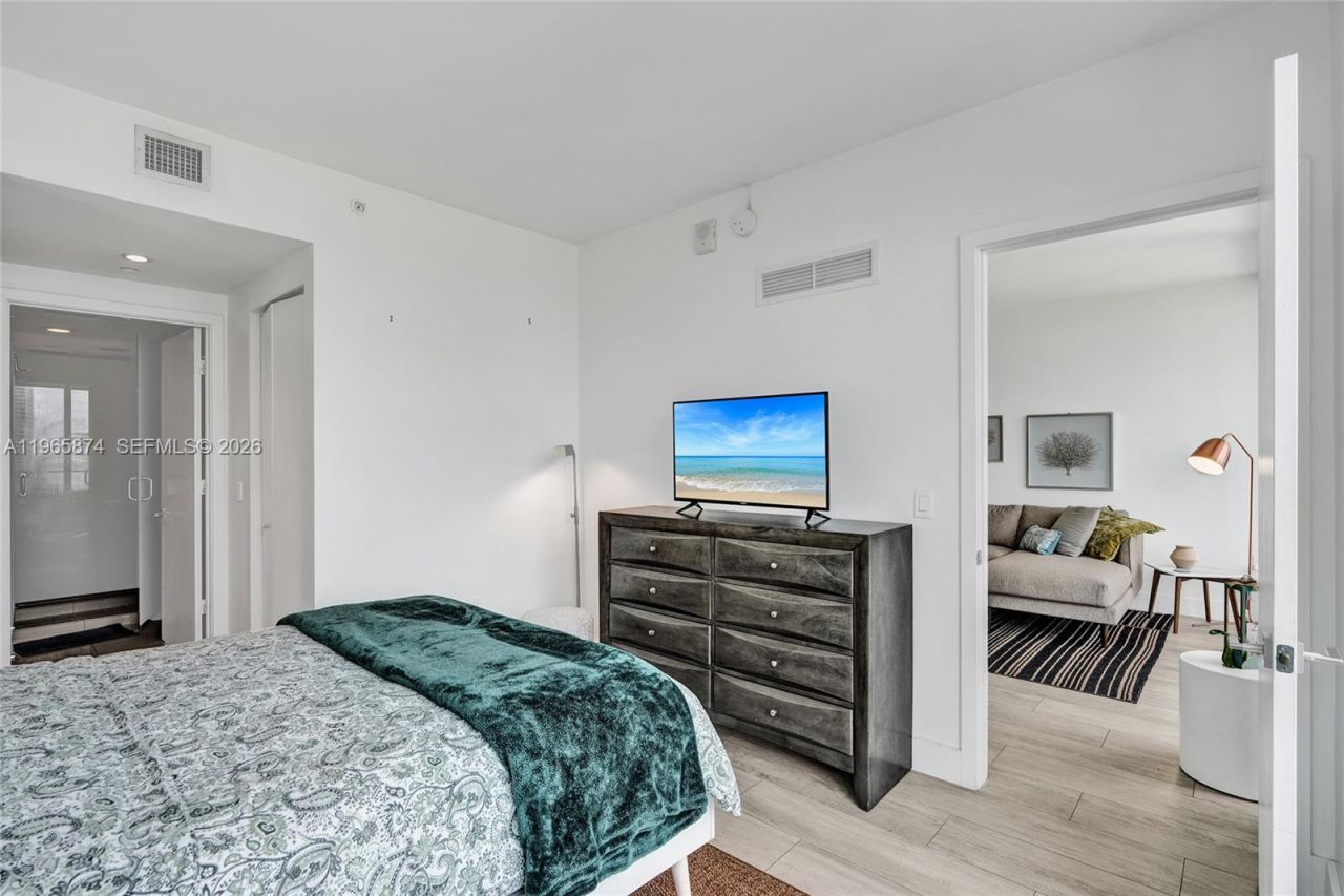 121 NE 34th St, Unit 2205, Miami, FL 33137 Photo