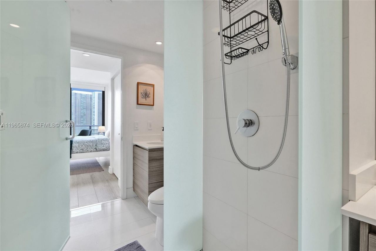 121 NE 34th St, Unit 2205, Miami, FL 33137 Photo