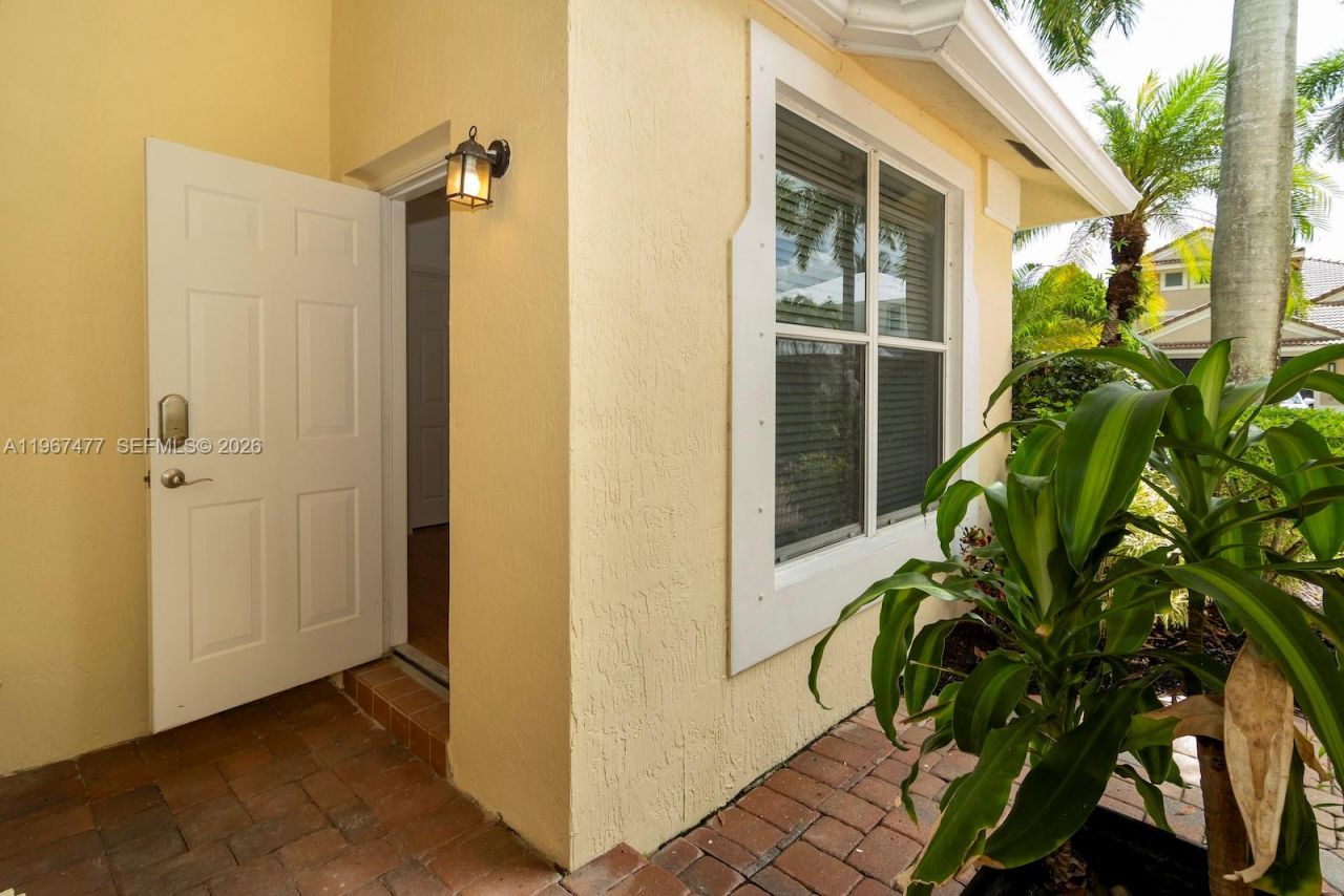 1833 Harbor View Cir, Unit 1833, Weston, FL 33327 Photo