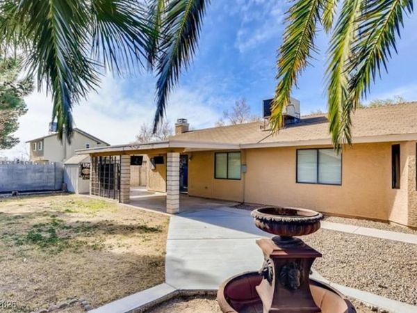 5204 Shady Grove Lane , Las Vegas, NV 89130