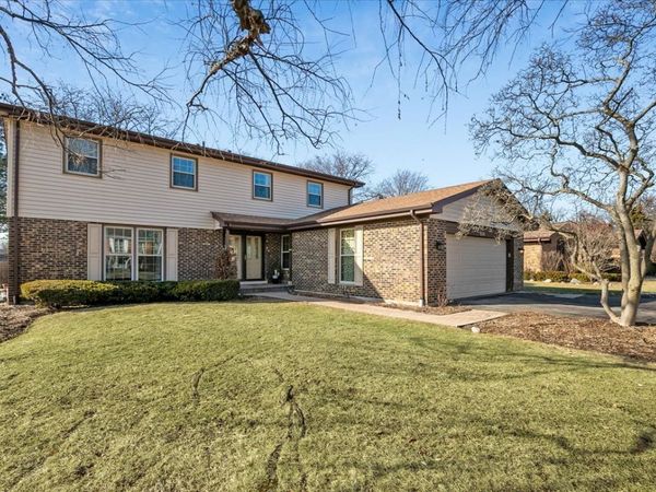 930 King Richards Court, Deerfield, IL 60015