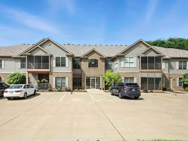 1227 E KIMBERLY Road, Unit 5A, Bettendorf, IA 52722