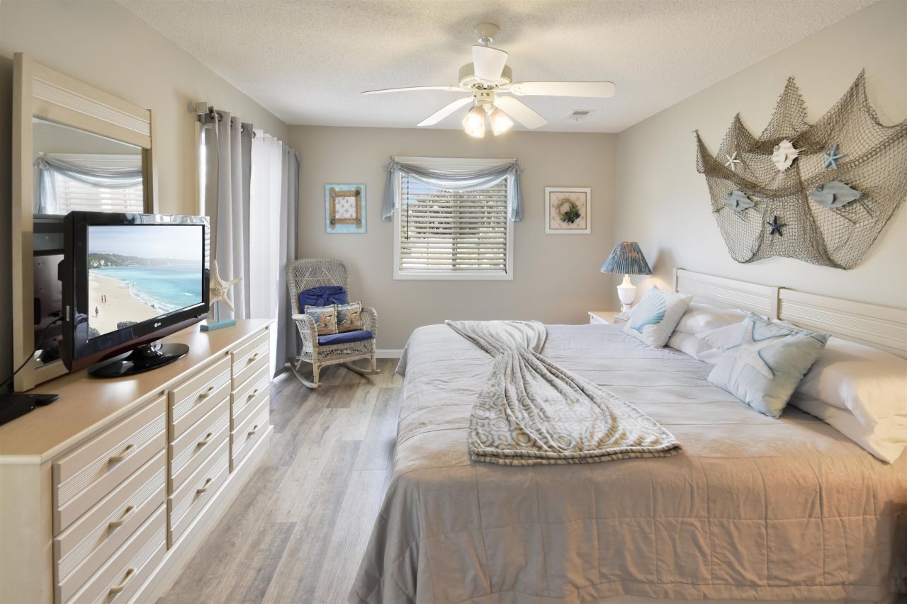 1900 Duffy St. Photo 11