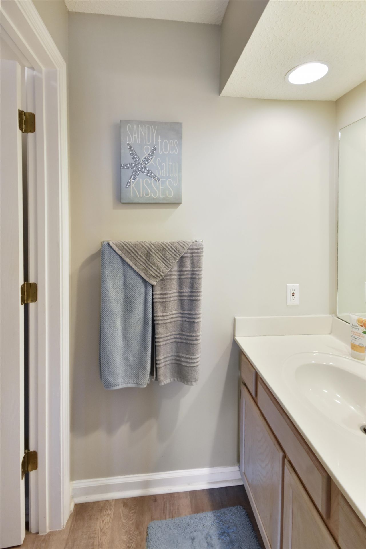 1900 Duffy St. Photo 13