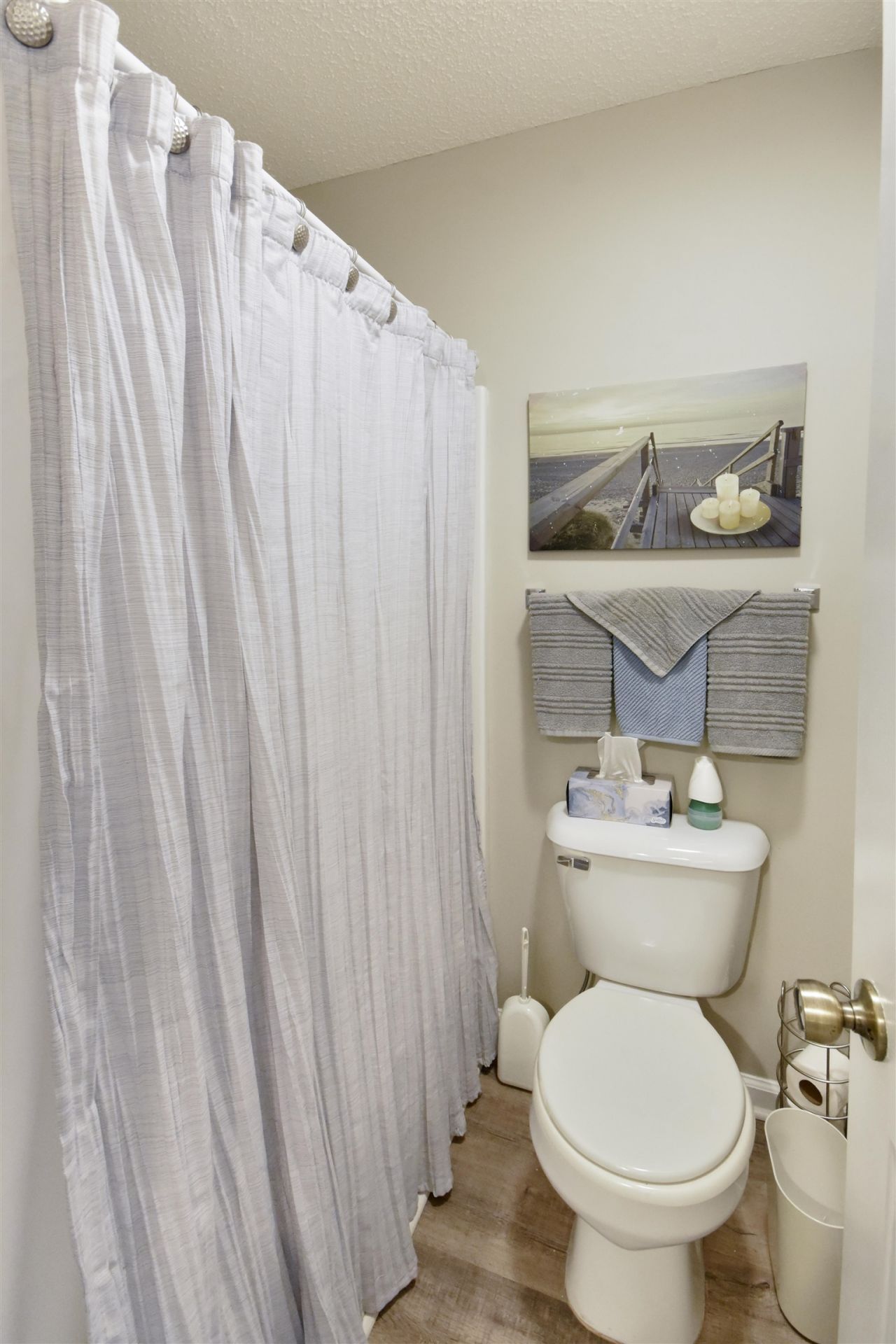 1900 Duffy St. Photo 14