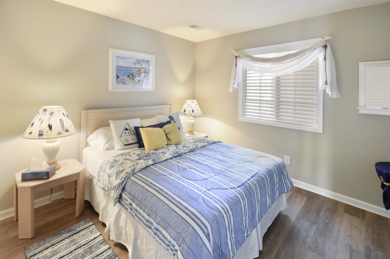 1900 Duffy St. Photo 15