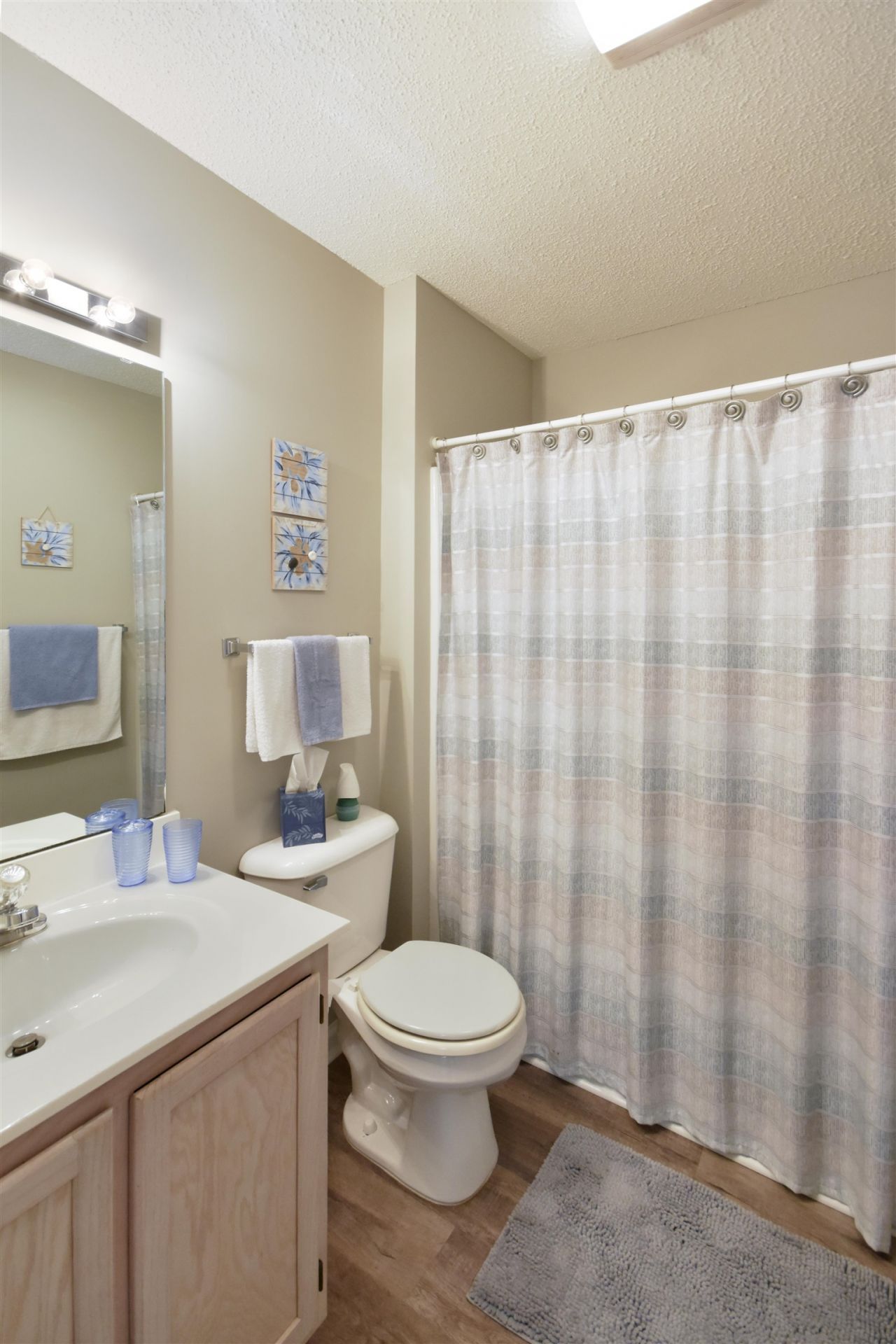 1900 Duffy St. Photo 17