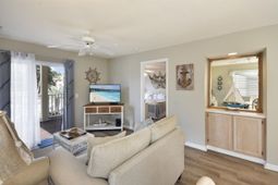 1900 Duffy St. photo 4