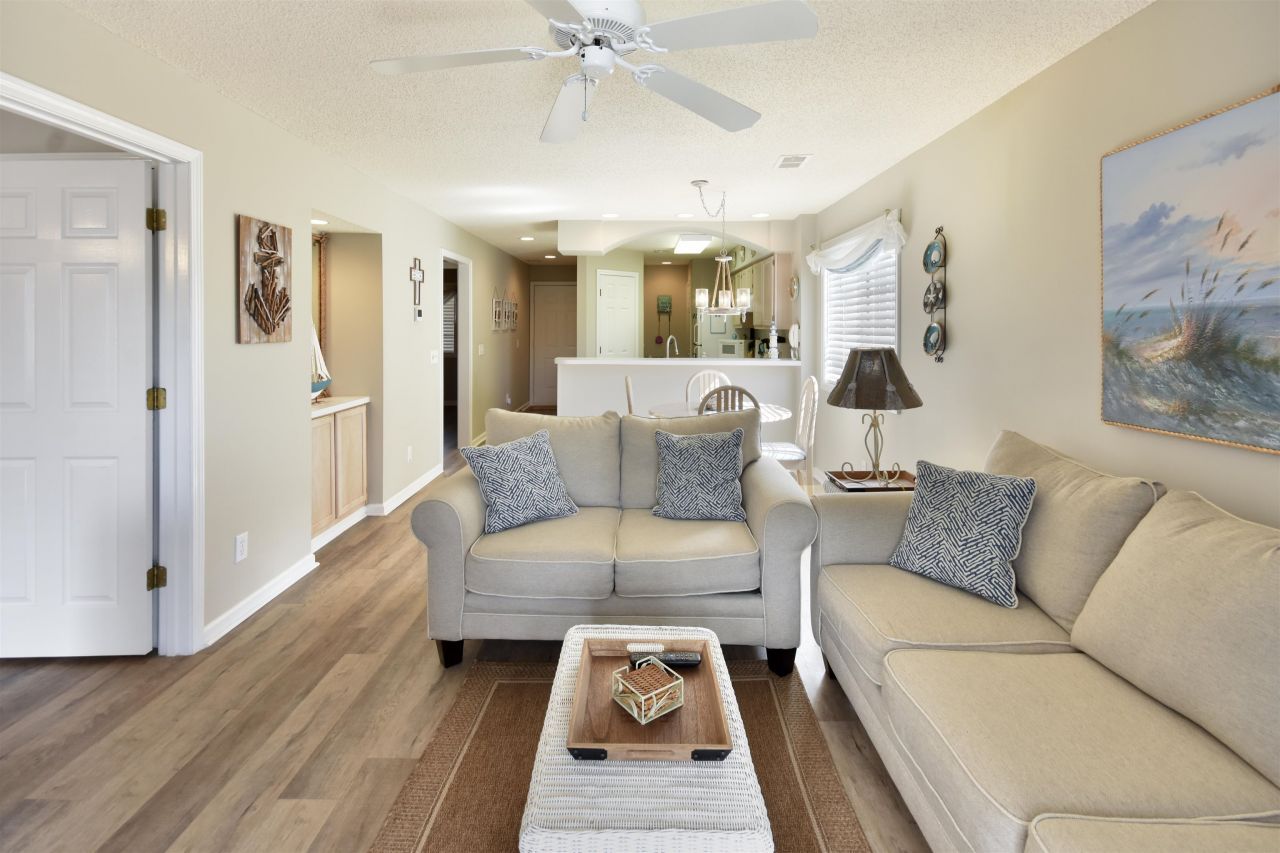 1900 Duffy St. Photo 4