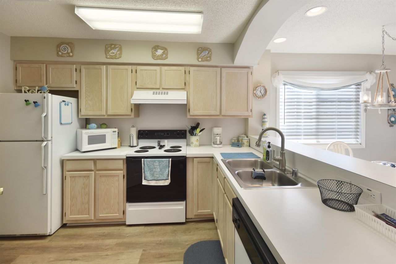 1900 Duffy St. Photo 8