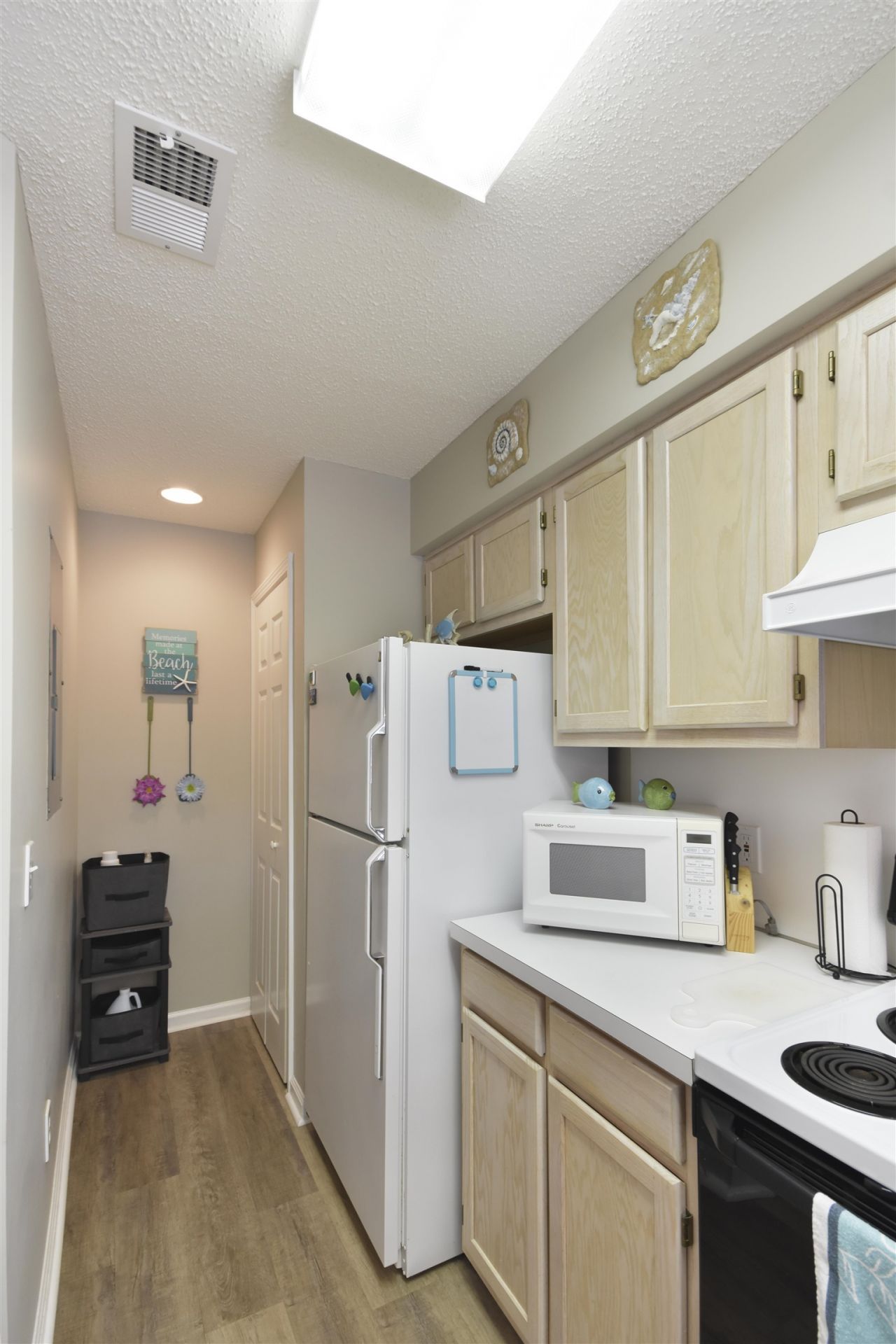 1900 Duffy St. Photo 9