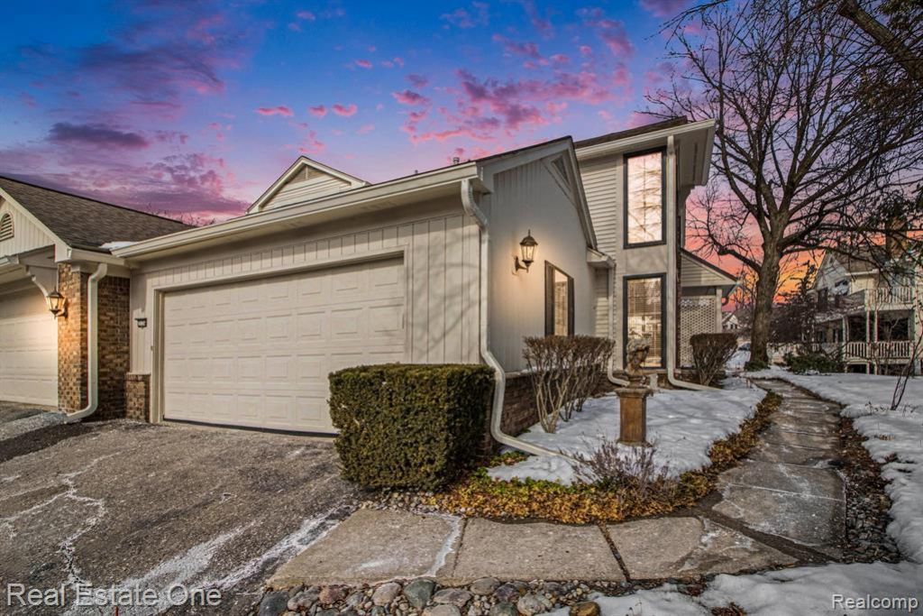 7174 Creeks Crossing, West Bloomfield Township, MI 48322 Main Photo