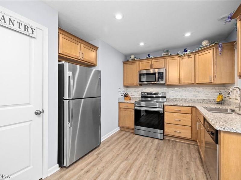 5993 Montauk Point, Vermilion, OH 44089 Photo 16