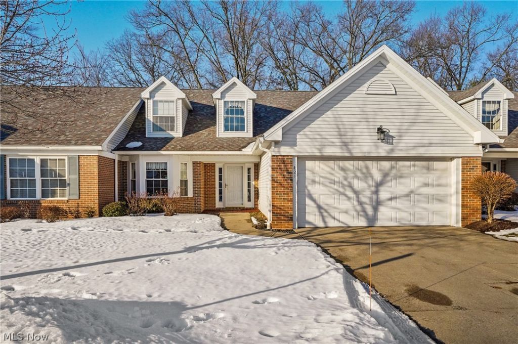 421 W Reserve Drive, Unit 82, Cuyahoga Falls, OH 44223 Main Photo