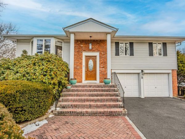 5 Metcale Lane , East Northport, NY 11731