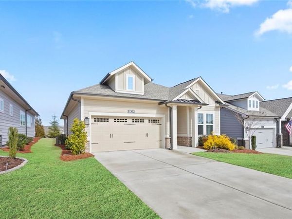 6829 Bungalow Road, Flowery Branch, GA 30542