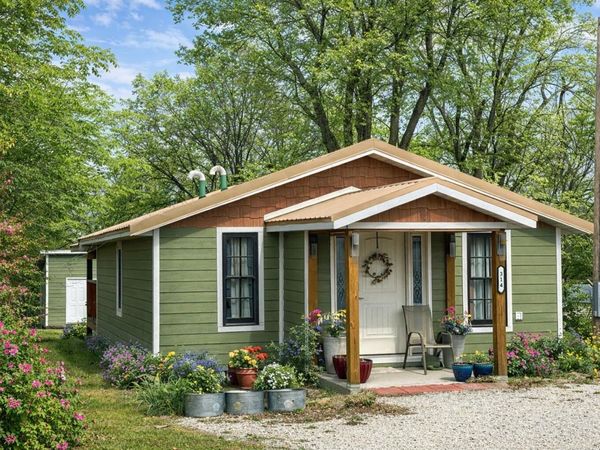 314 W 11th Street , Mountain Grove, MO 65711