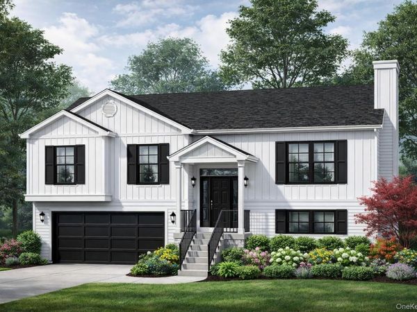 455-4 Middle Road , Riverhead, NY 11901