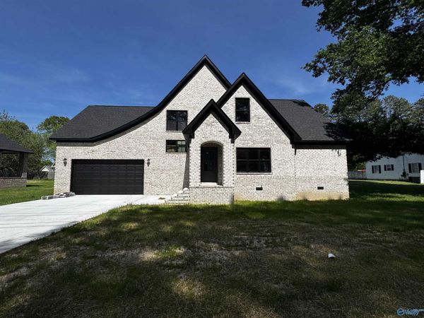 1324 South Broad Street, Albertville, AL 35950