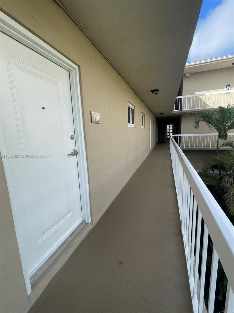 7722 W Camino Real, Unit E-316, Miami, FL 33143 Photo