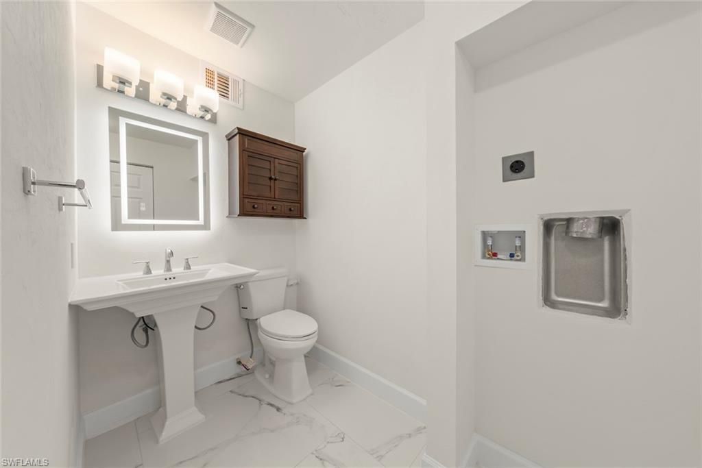 561 Periwinkle Way , Unit E4, Sanibel, FL 33957 Photo