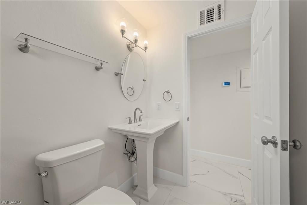 561 Periwinkle Way , Unit E4, Sanibel, FL 33957 Photo