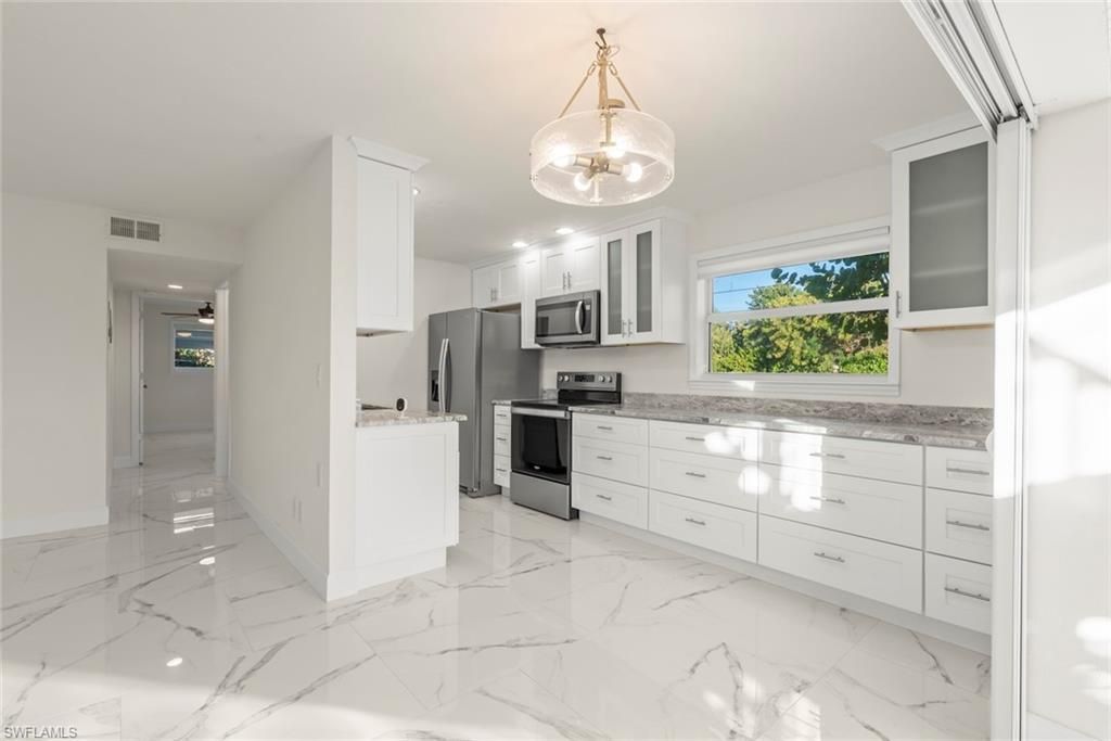 561 Periwinkle Way , Unit E4, Sanibel, FL 33957 Photo