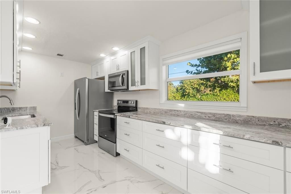 561 Periwinkle Way , Unit E4, Sanibel, FL 33957 Photo