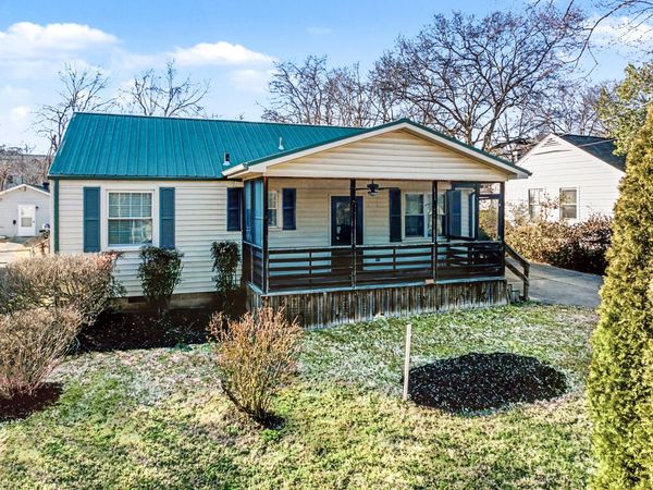 5615 Meadowcrest Ln, Nashville, TN 37209