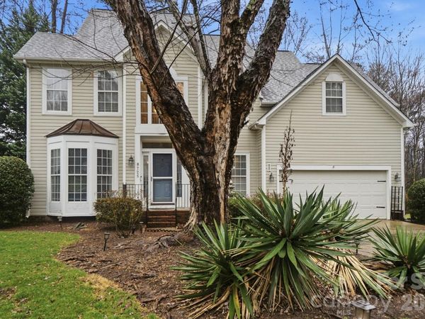 8725 Londonshire Drive, Charlotte, NC 28216
