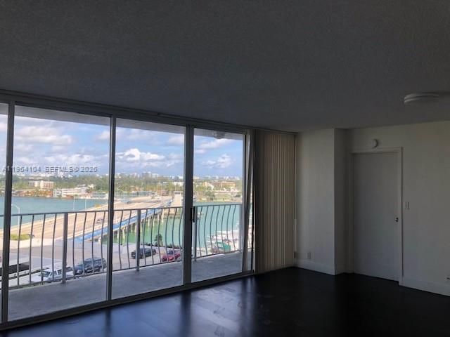 7601 E Treasure Dr, Unit 915, North Bay Village, FL 33141 Photo