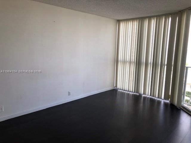 7601 E Treasure Dr, Unit 915, North Bay Village, FL 33141 Photo