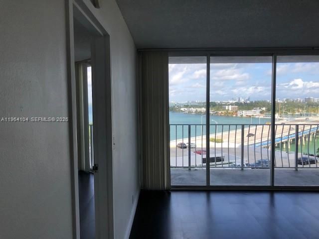 7601 E Treasure Dr, Unit 915, North Bay Village, FL 33141 Photo