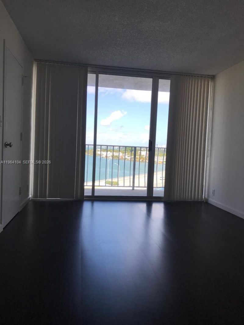 7601 E Treasure Dr, Unit 915, North Bay Village, FL 33141 Photo