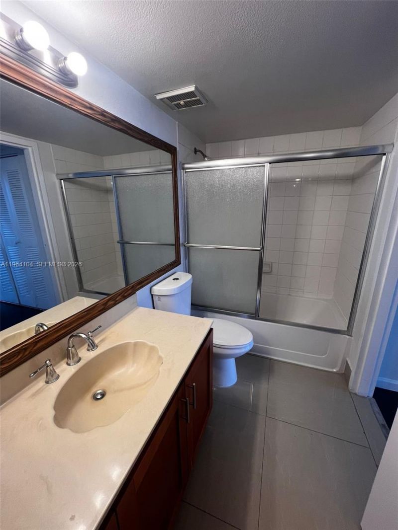 7601 E Treasure Dr, Unit 915, North Bay Village, FL 33141 Photo