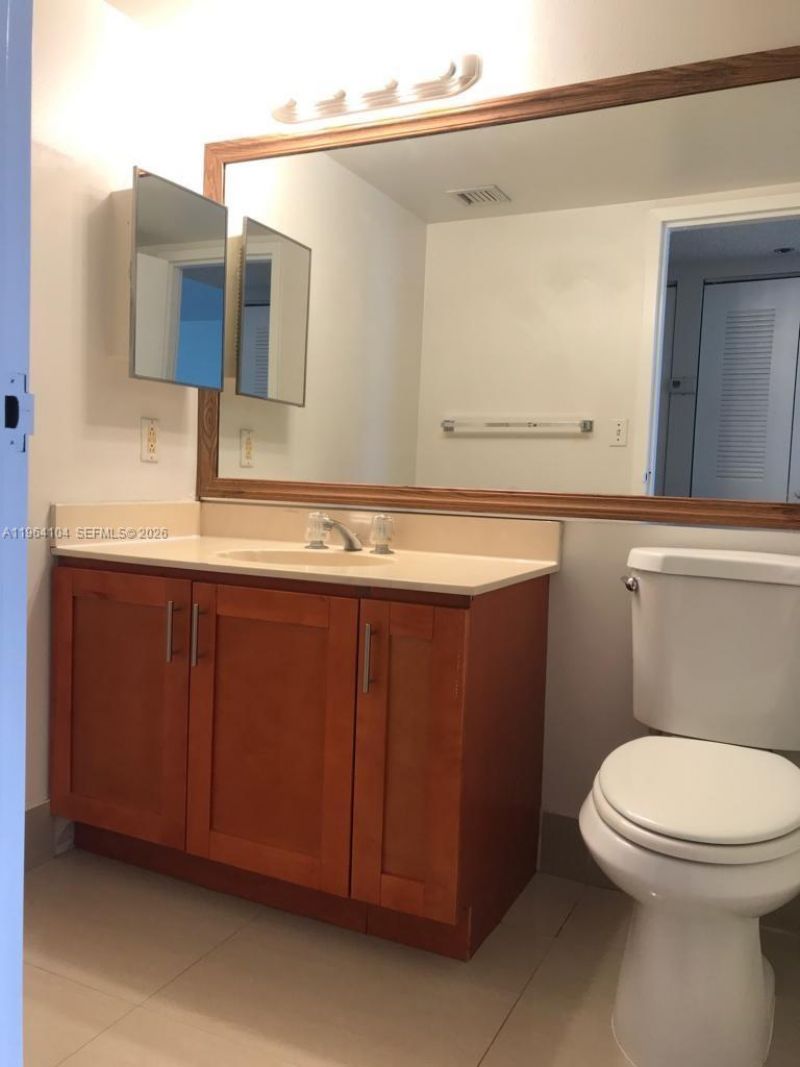 7601 E Treasure Dr, Unit 915, North Bay Village, FL 33141 Photo