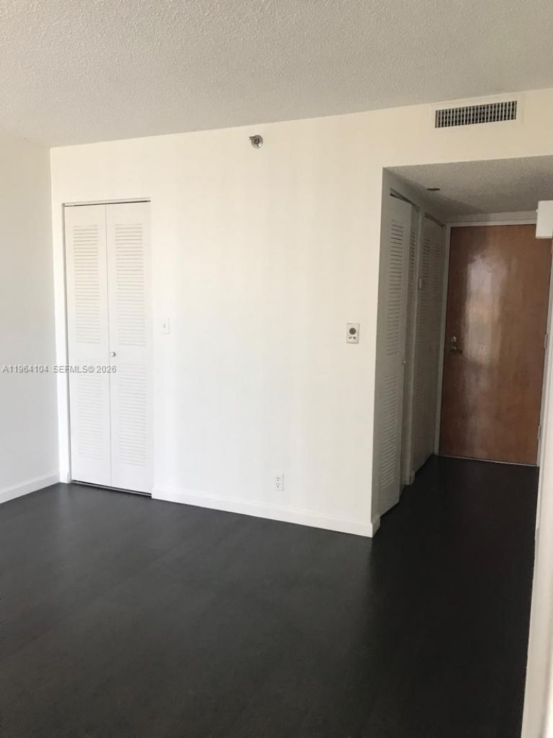 7601 E Treasure Dr, Unit 915, North Bay Village, FL 33141 Photo