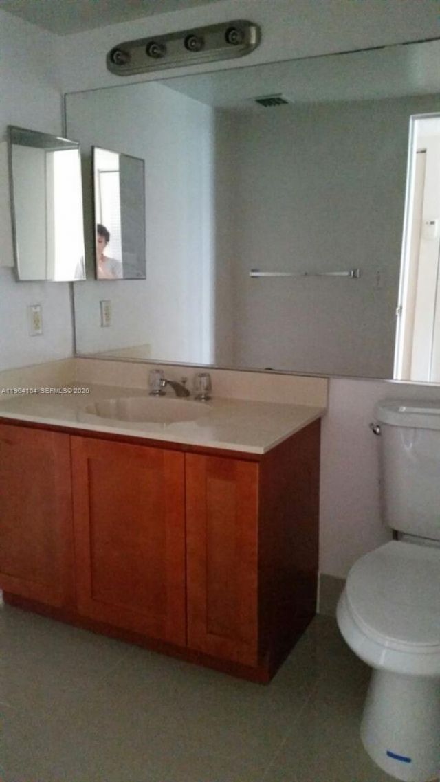 7601 E Treasure Dr, Unit 915, North Bay Village, FL 33141 Photo