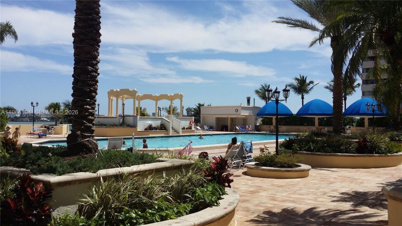 7601 E Treasure Dr, Unit 915, North Bay Village, FL 33141 Photo