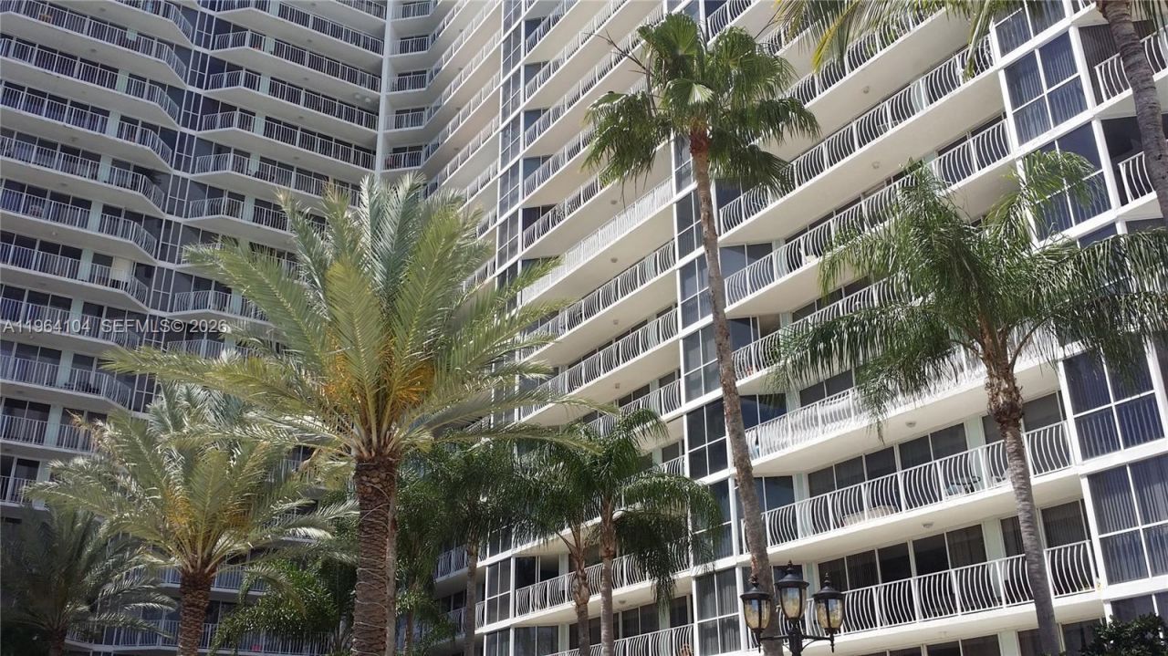 7601 E Treasure Dr, Unit 915, North Bay Village, FL 33141 Photo