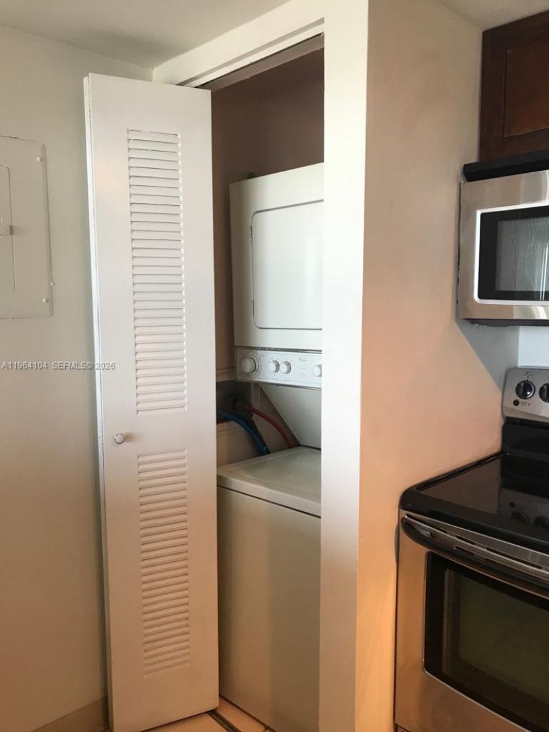 7601 E Treasure Dr, Unit 915, North Bay Village, FL 33141 Photo