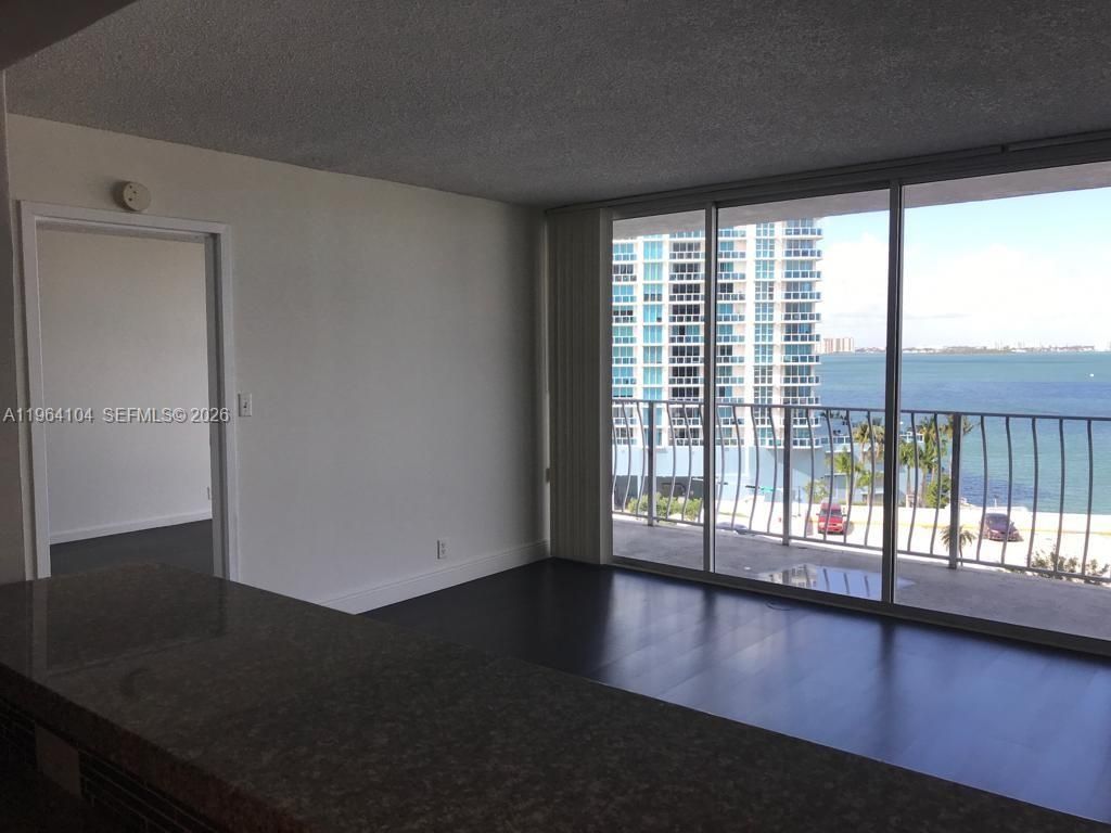 7601 E Treasure Dr, Unit 915, North Bay Village, FL 33141 Photo