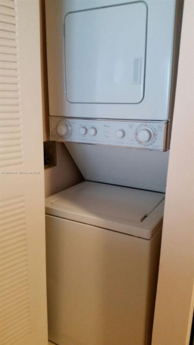 7601 E Treasure Dr, Unit 915, North Bay Village, FL 33141 Photo