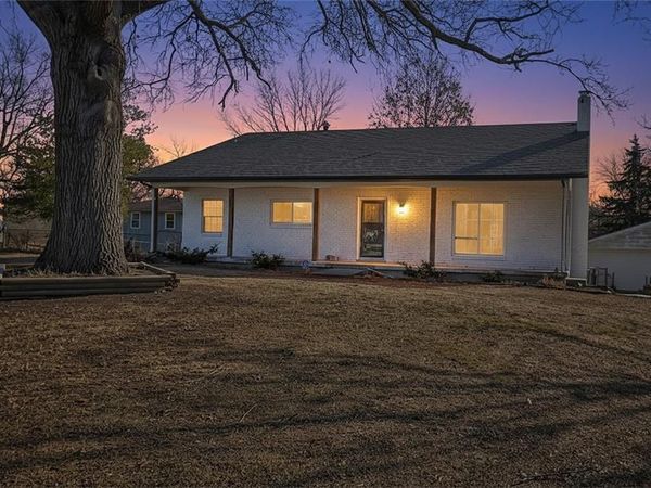 9901 Countryside Road, Lenexa, KS 66215